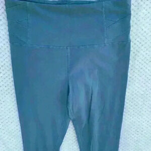 Athleta Elation Piroette 7/8 Legging size M athleisure, hiking, running, yoga